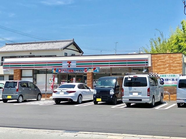 近くのセブンイレブン浜松高塚町店まで400m（徒歩5分）