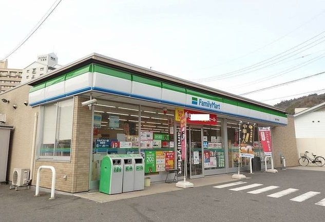 近くのコンビニまで750m（徒歩10分）