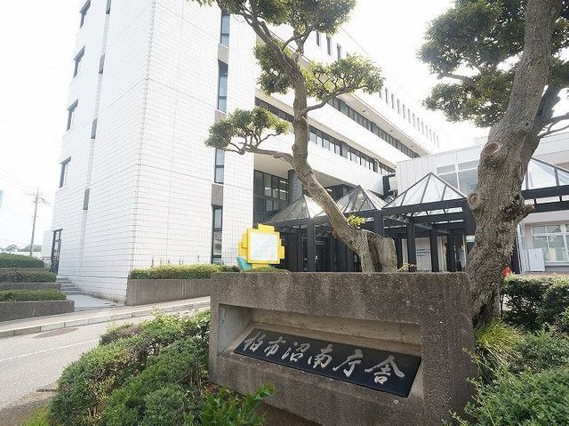 近くの柏市沼南庁舎まで800m（徒歩10分）
