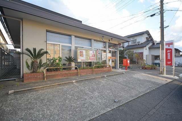 近くの貫郵便局まで450m(徒歩6分)