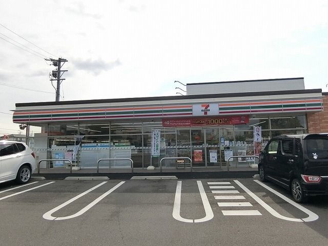 近くのコンビニまで650m（徒歩9分）