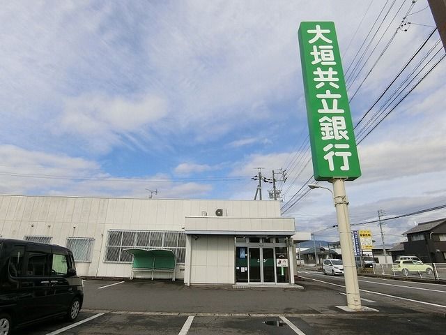 近くの銀行まで500m（徒歩7分）
