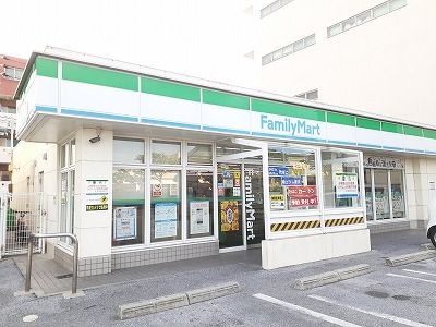 近くのファミリーマート上之屋店まで45m(徒歩1分)