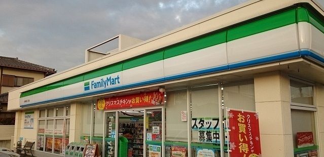 近くのファミリーマート朝日3丁目店まで450m(徒歩6分)