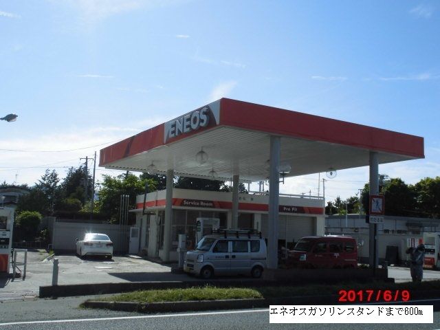 近くのエネオスガソリンスタンドまで600m（徒歩8分）