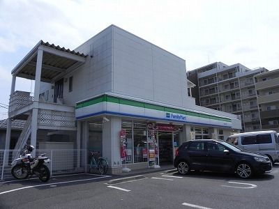 近くのファミリーマート西原3丁目店まで850m(徒歩11分)