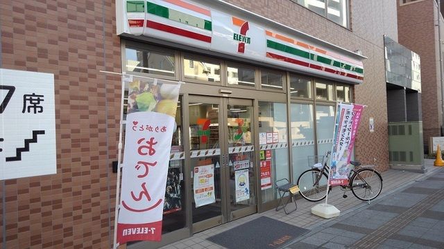 近くのコンビニまで20m（徒歩1分）