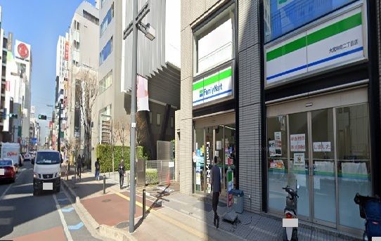 近くのコンビニまで550m（徒歩7分）