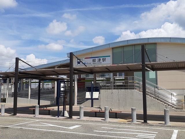 近くの名鉄柳津駅まで300m（徒歩4分）