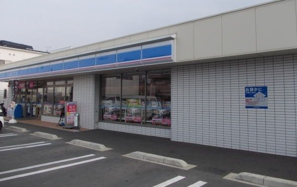 近くのローソンさんまで350m（徒歩5分）