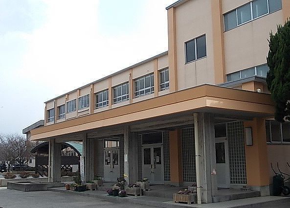 近くの外江小学校まで280m(徒歩4分)