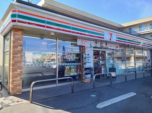 近くのセブンイレブン桶川西２丁目店まで480m（徒歩6分）