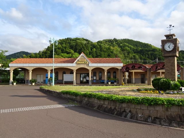 近くの駅まで1,300m（徒歩17分）