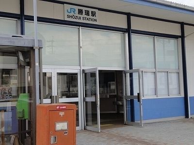近くのJR勝瑞駅まで550m(徒歩7分)