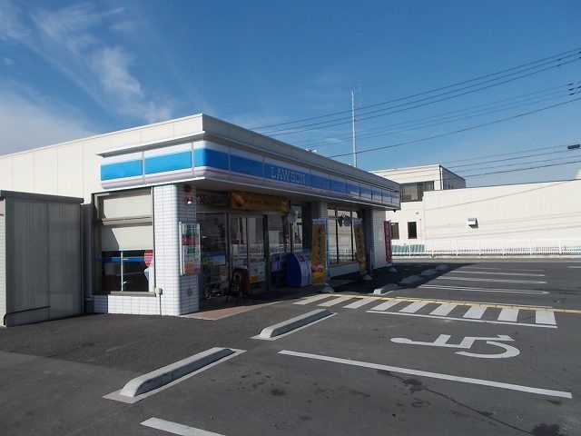 近くのローソン伊奈小室店まで340m（徒歩5分）