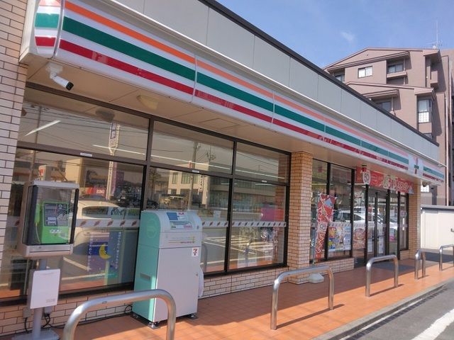 近くのセブンイレブン仙台高玉町店まで300m（徒歩4分）