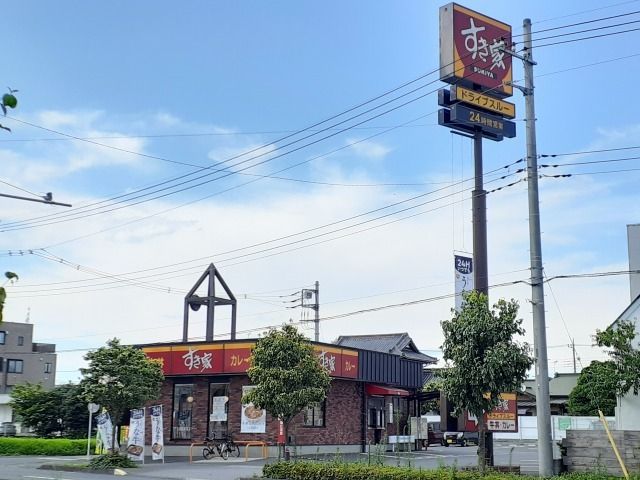 近くのすき屋平松店まで900m（徒歩12分）