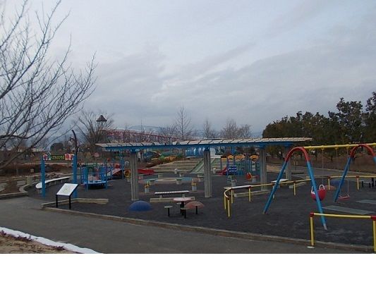 近くの保原総合公園まで1,200m(徒歩15分)