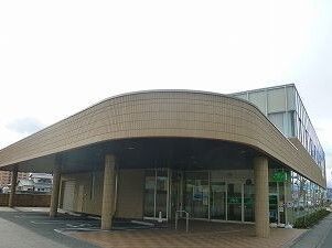 近くの銀行まで290m（徒歩4分）
