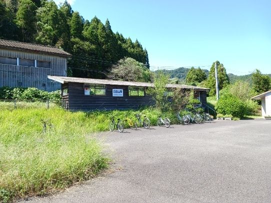 近くの日当山駅まで1,200m（徒歩15分）