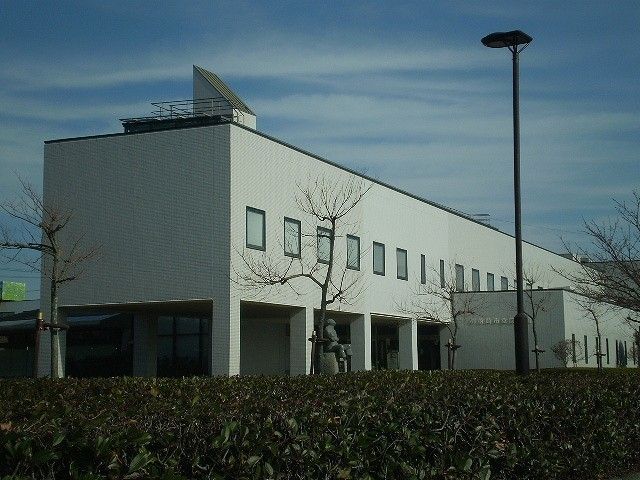 近くの御前崎市立図書館まで900m（徒歩12分）