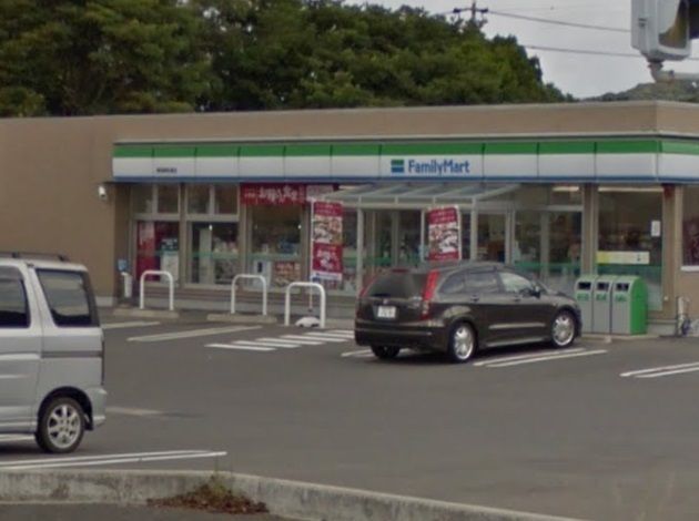 近くのファミリーマート 御前崎佐倉店まで500m（徒歩7分）