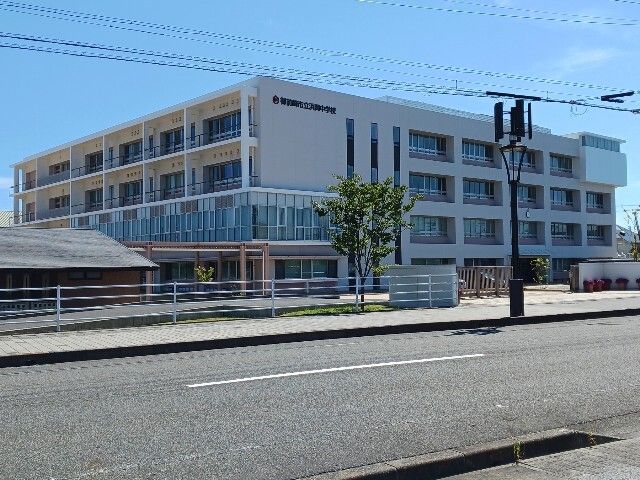 近くの御前崎市立浜岡中学校まで2,200m(徒歩28分)
