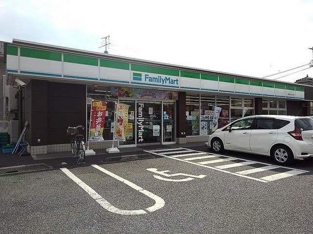 近くのコンビニまで600m（徒歩8分）