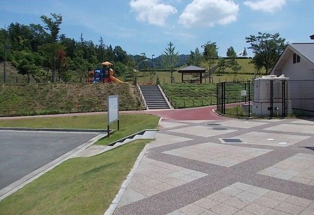 近くの公園まで400m(徒歩5分)