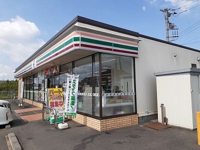 近くのコンビニまで100m（徒歩2分）