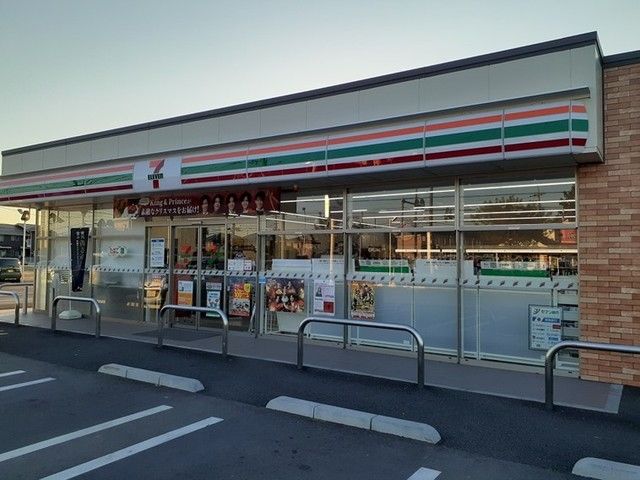 近くのセブンイレブンつくば酒丸店まで550m（徒歩7分）