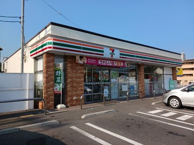 近くのコンビニまで1,100m（徒歩14分）