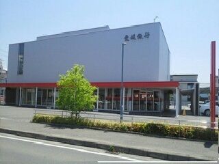 近くの愛媛銀行来住支店様まで550m（徒歩7分）