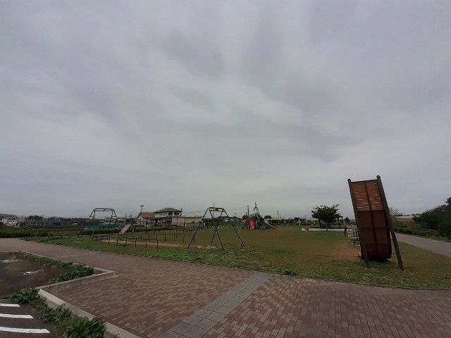 近くの公園まで1,200m（徒歩15分）