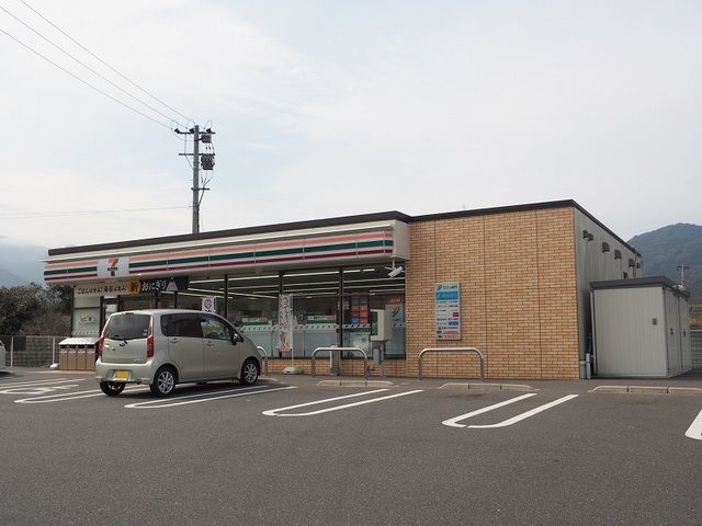 近くのセブンイレブンまで1,000m（徒歩13分）