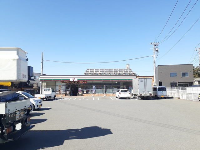 近くのコンビニまで900m（徒歩12分）