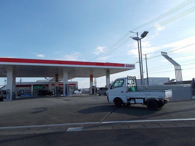近くのＥＳＳＯまで1,800m（徒歩23分）