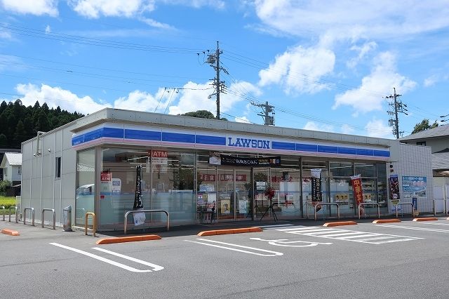 近くのコンビニまで550m（徒歩7分）