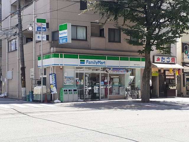 近くのファミリーマート西宮戸田町店様まで180m(徒歩3分)