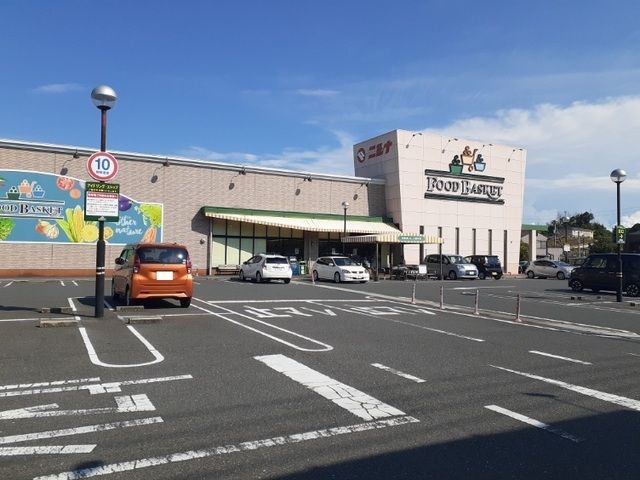 近くのニシナ柳田店まで1,300m(徒歩17分)