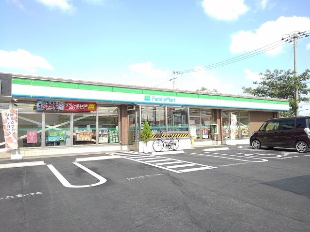 近くのファミマあわせベイストリート店まで450m(徒歩6分)