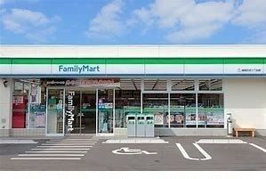 近くのファミリーマート岡山番町店まで500m（徒歩7分）