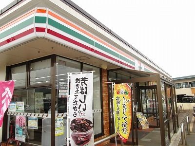 近くのセブンイレブン成島店まで600m（徒歩8分）