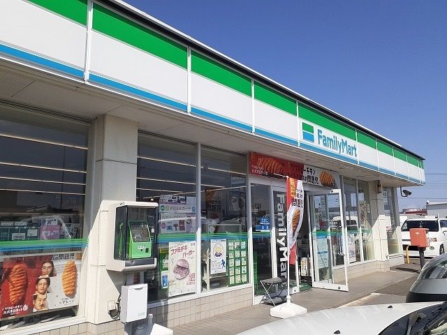 近くのファミリーマート矢板北店まで650m（徒歩9分）