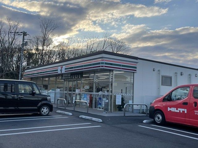近くのセブンイレブンまで650m（徒歩9分）
