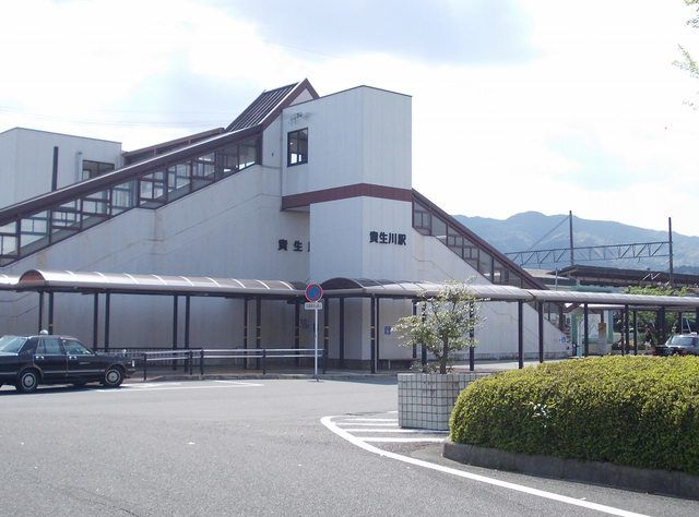 近くのJR草津線・貴生川駅まで500m(徒歩7分)