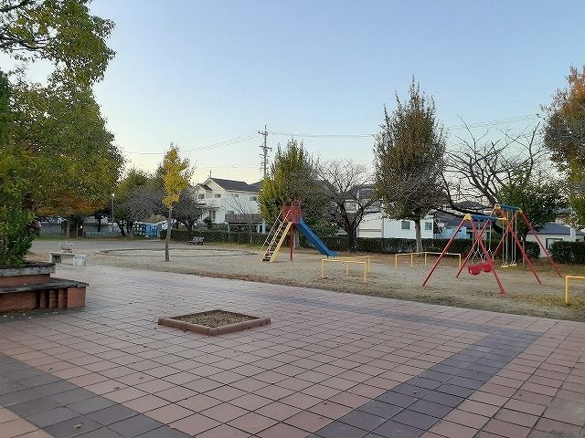 近くの公園まで173m（徒歩3分）