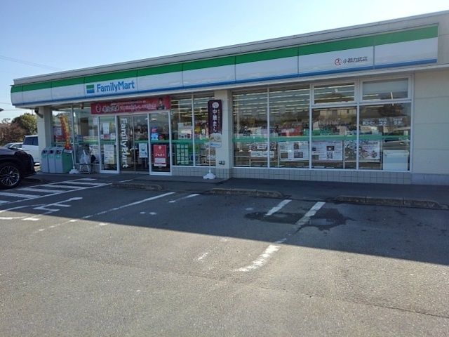 近くのファミリーマート小郡力武店まで140m（徒歩2分）