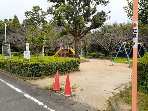 近くの力武児童公園まで420m（徒歩6分）