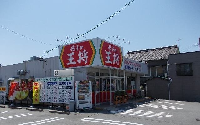 近くの飲食店まで600m（徒歩8分）